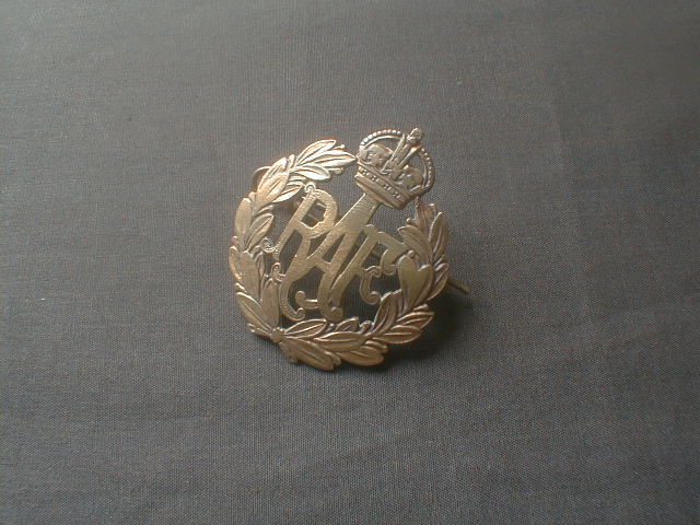 ブラス製　RAF　ロイヤル　エアー　フォース（英国空軍）　ピアストワーク　徽章